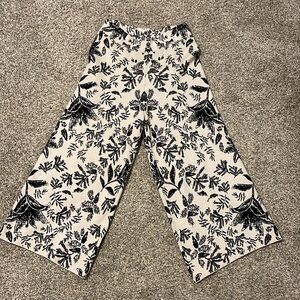 Women’s floral knit ankle pant